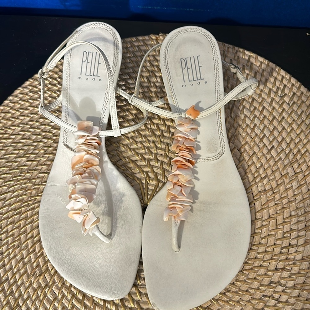 Women’s Pelle Moda White Shell Embellished Thong Sandals Size 10